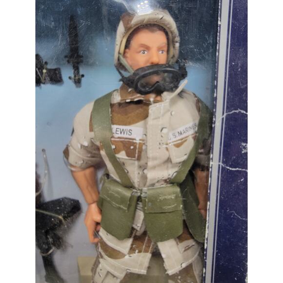 Vintage Desert Storm Marine 1st LT 1999 NIB Soldiers Of The World - Picture 5 of 7